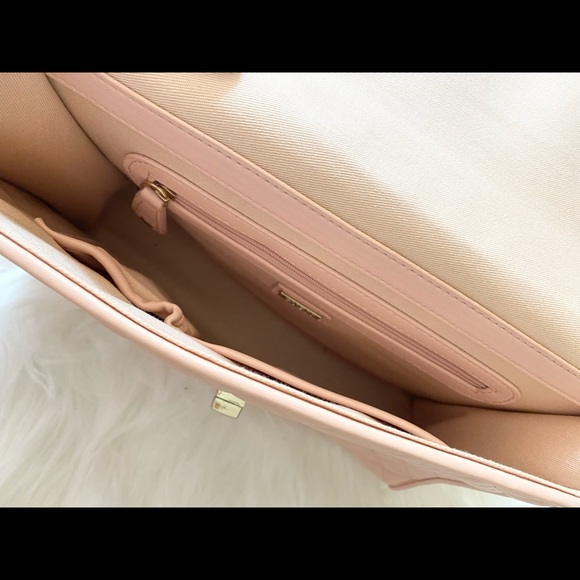 Light Pink Guess Purse, Gold Chain Strap, Excellent Condition - Picture 4 of 7